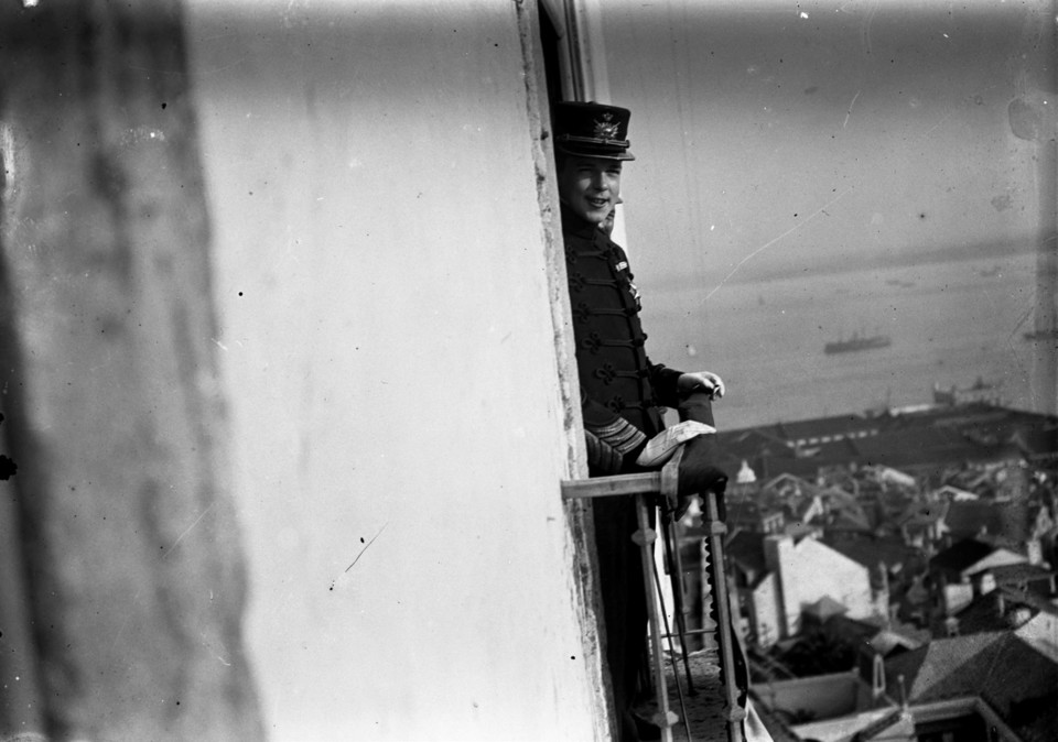 d manuel II a varanda no castelo de sao jorge.jpg