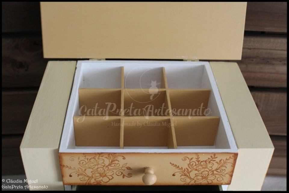 Caixa guarda-jóias com gavetas Orange Garden3.JPG