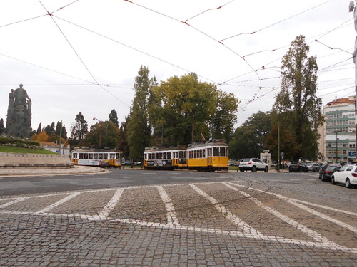 Os relétricos na Praça SãoJoão Bosco (terminus