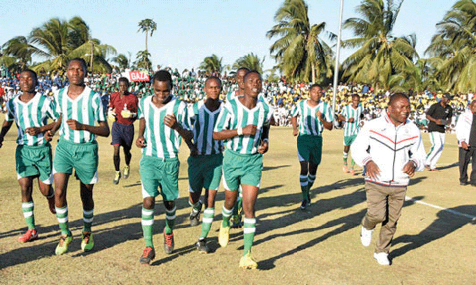 Nyusi e desportistas.png