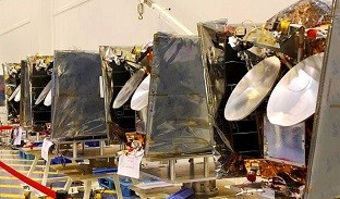 four-of-the-OneWeb-satellites-before-their-transfe