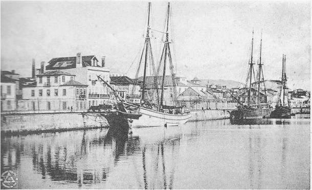 144-barco atracado.jpg