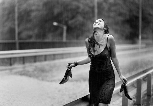 mulher na chuva.jpg mulher na chuva.jpg