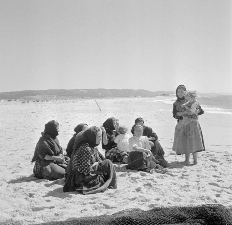 Mulheres da Nazaré-Artur Partor.jpg