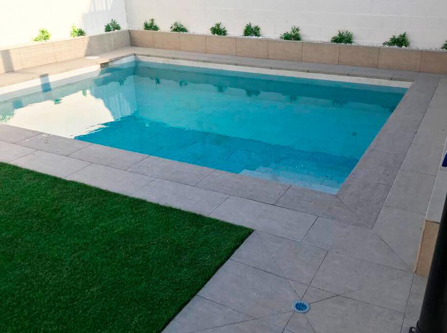 grey-piscina.jpg