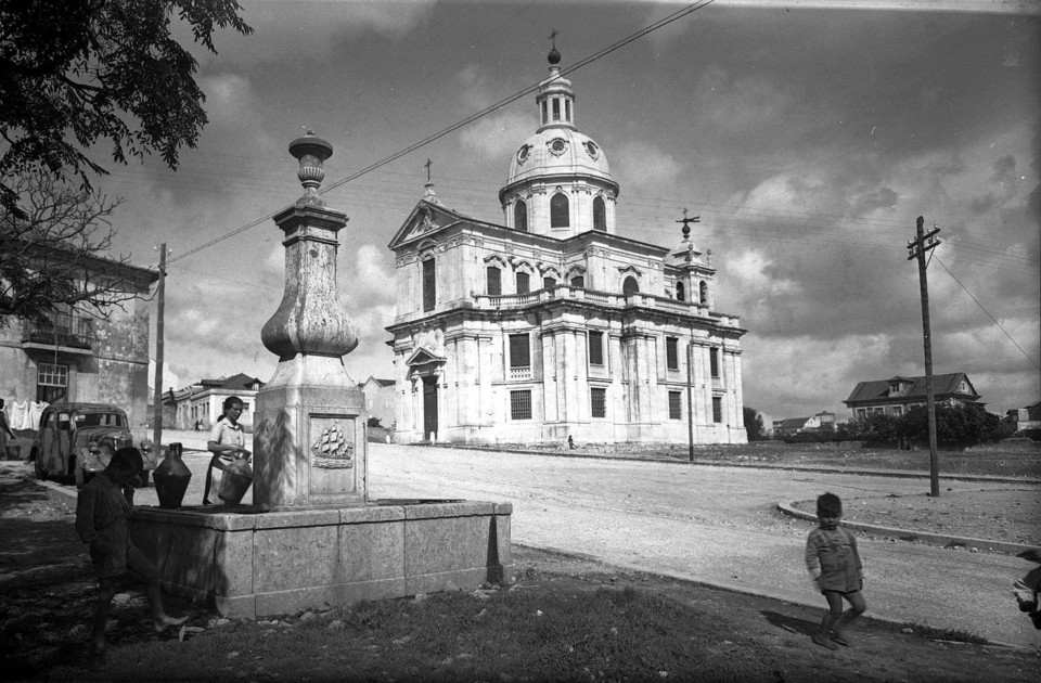Igreja da Memória e chafariz da Memória.jpg