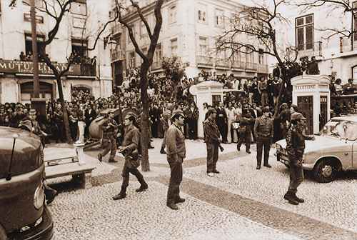 25_abril_manif_tropa.jpg