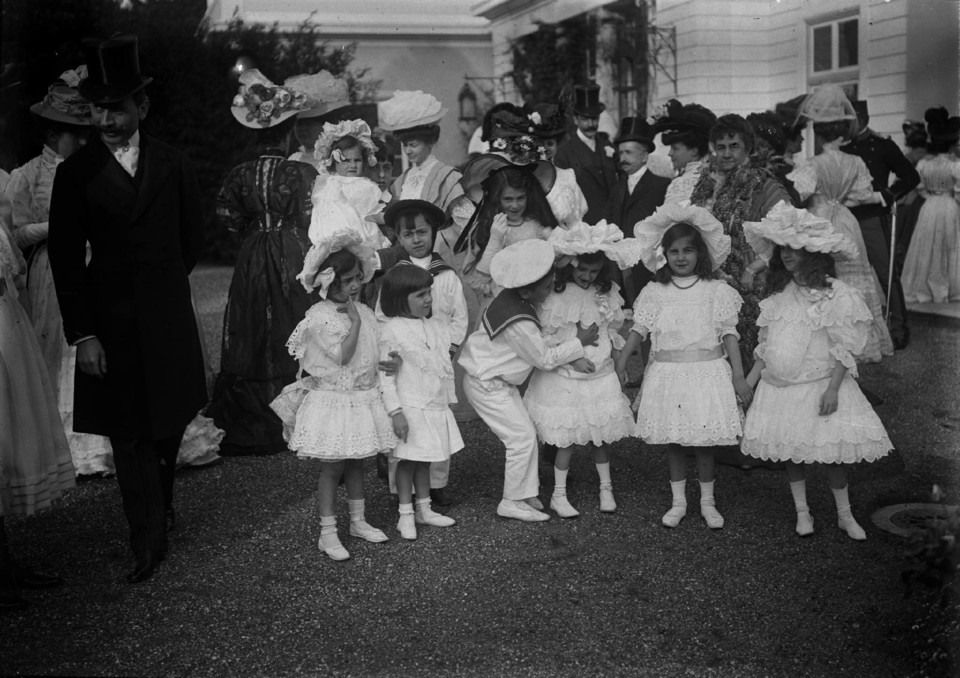 garden party1907 6.jpg
