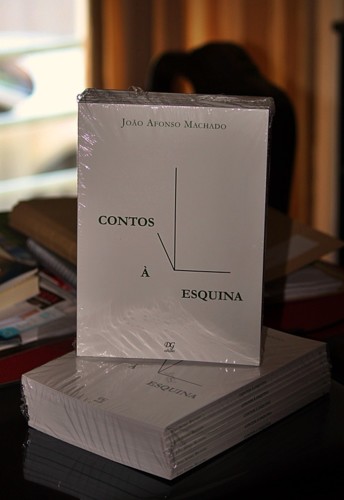 LIVRO CONTOS À ESQUINA.JPG LIVRO CONTOS À ESQUINA.JPG