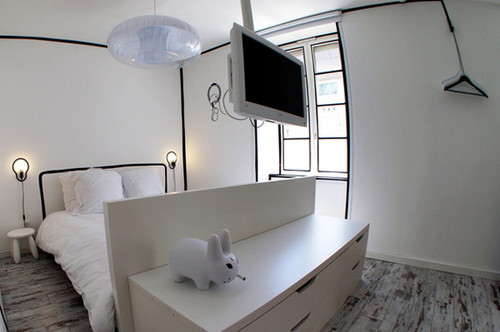 A-Very-Small-Apartment-Design-with-Colorful-Pop-De