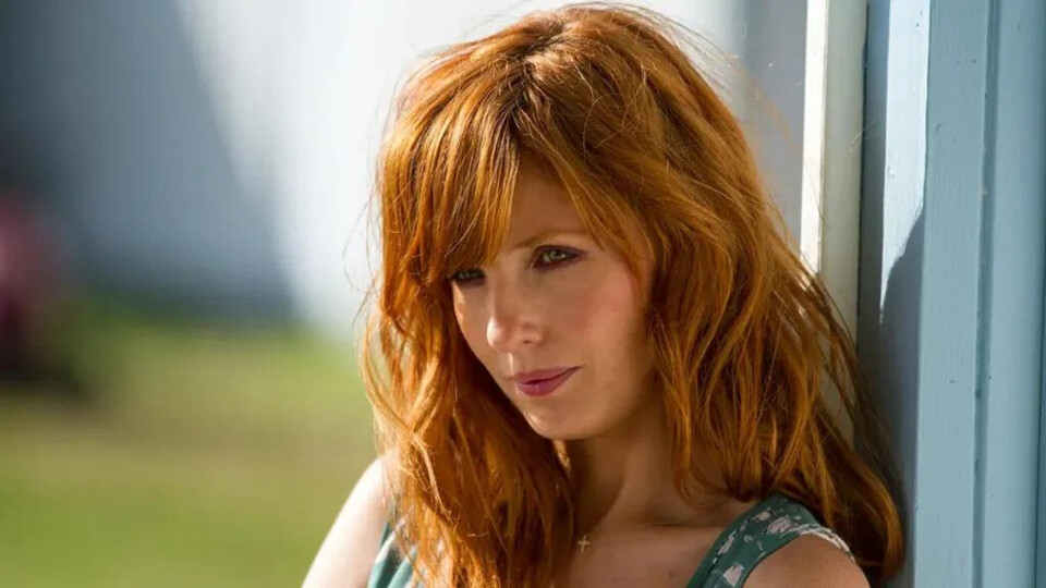kelly-reilly-v0-2ou723inwrrd1.webp