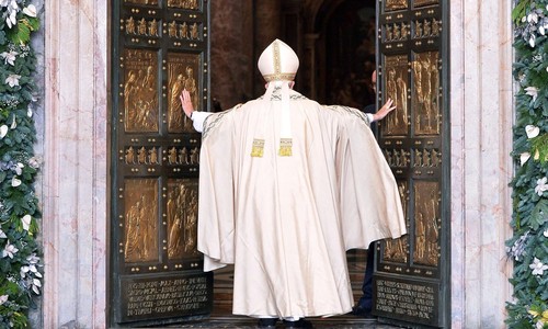 papa_da_inicio_ao_jubileu_da_misericordia_011593a3