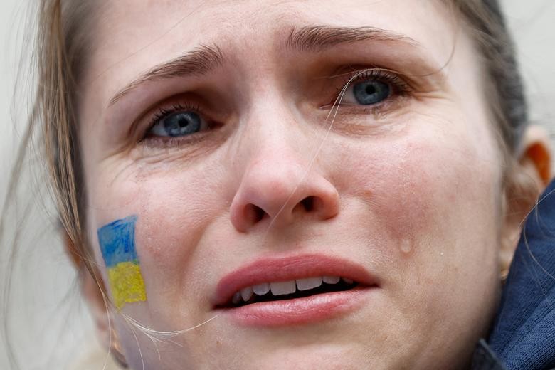 A person reacts during a pro-Ukrainian demonstrati