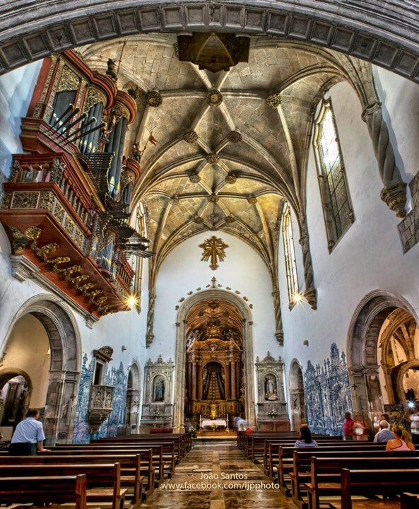 Igreja de Santa Cruz. Interior 03.jpg