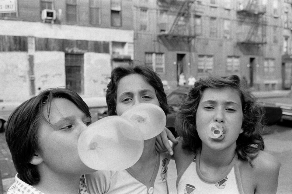 Susan Meiselas Carol, JoJo and Lisa hanging out on