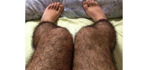 chinesa-inventa-meia-que-imita-perna-peluda-para-a