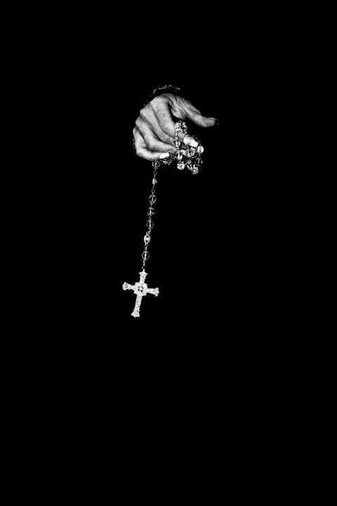rosary-in-black-screen-1qbzybkjzl1ymfgy.jpg