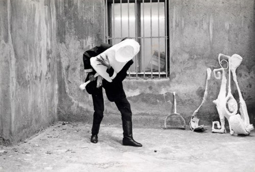 Os Adaptativos de Franz West.jpg