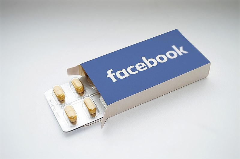 800px-Facebook_Pills.jpg