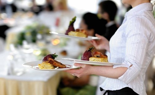 empregada de mesa.jpg