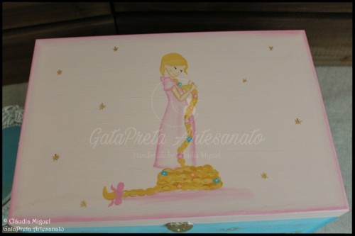 Caixa bandoletes Rapunzel2.JPG Caixa bandoletes Rapunzel2.JPG