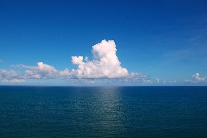Clouds_over_the_Atlantic_Ocean.jpg