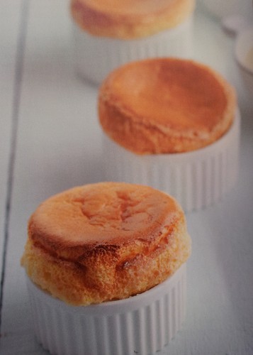 Soufflé de Manga com Creme Inglês de Coco.jpg Soufflé de Manga com Creme Inglês de Coco.jpg
