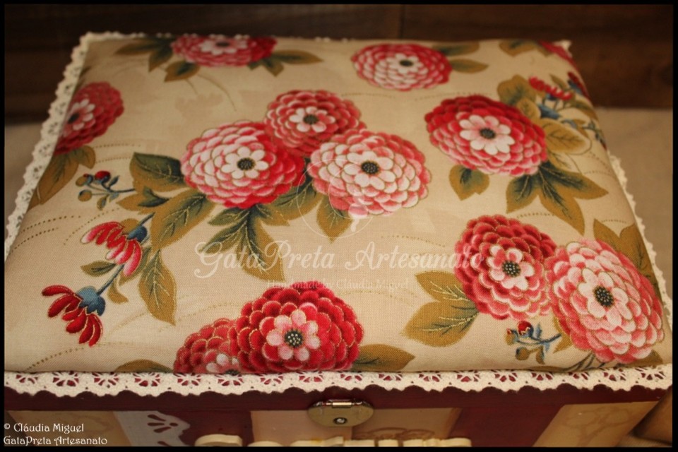 Caixa de costura Crisântemos Vermelhos2.JPG
