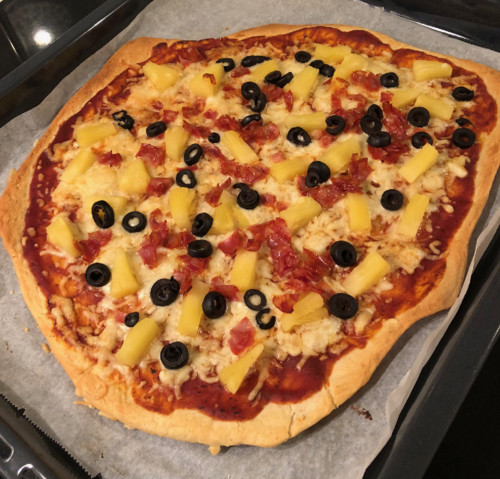 pizza de chouricao e ananas.jpg