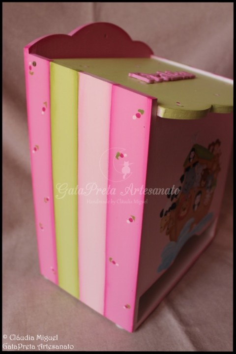 Fraldário, caixa toalhitas e placa porta Arca de 