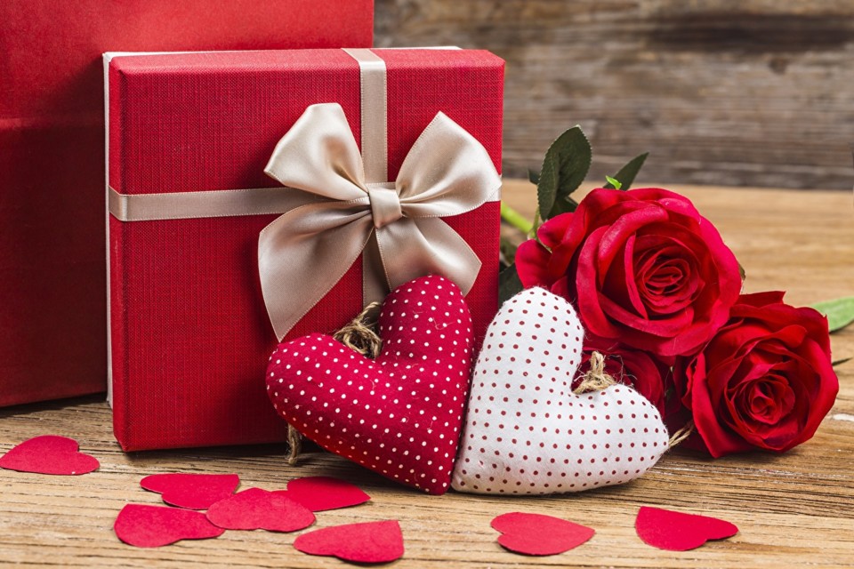 Valentine's_Day_Heart_Gifts_Bowknot_561053_1280x85