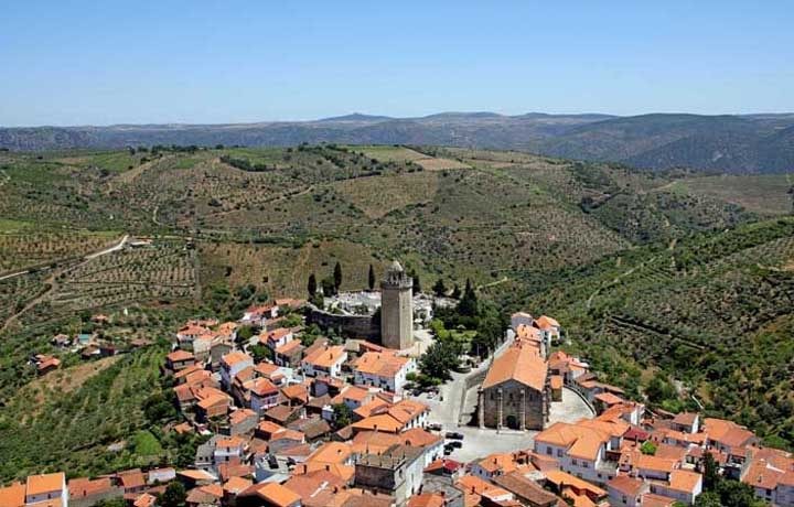 Igreja-Matriz-de-Freixo-de-Espada-à-Cinta_01_fre