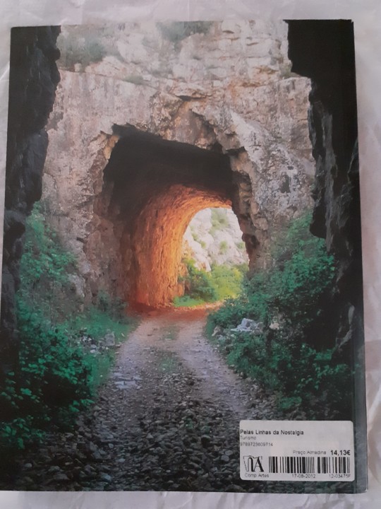 Contracapa do livro. 2022.01.03.jpg