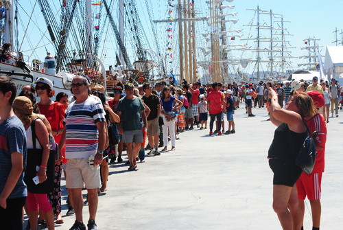 A longa bicha para embarcar