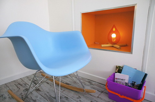 A-Very-Small-Apartment-Design-with-Colorful-Pop-De