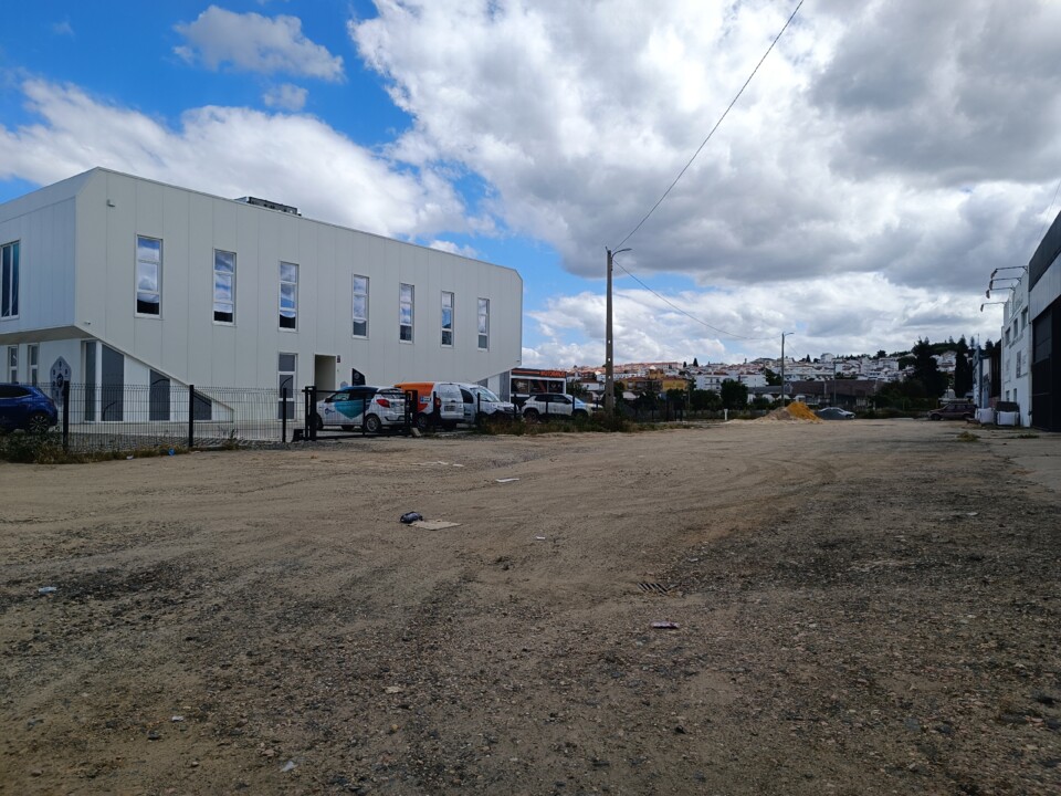 Parque industrial de Beja - sem estrada.jpg