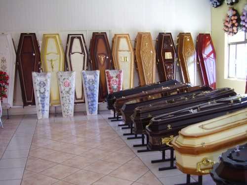 caixões.jpg caixões.jpg