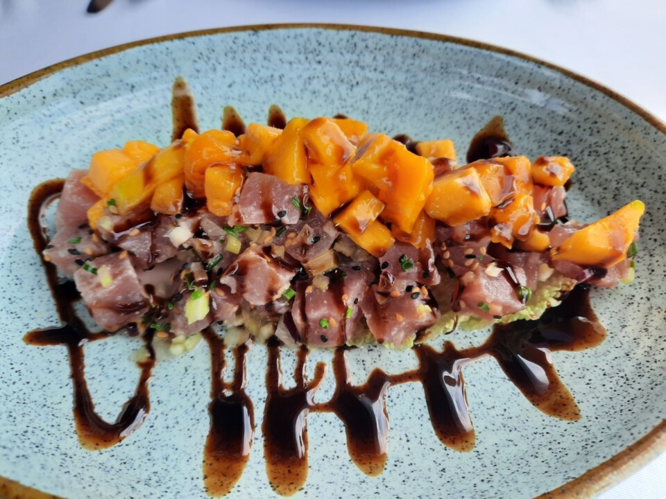 tartaro de atum com manga.jpg