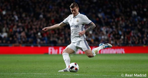 KROOS__HE24081Thumb.jpg