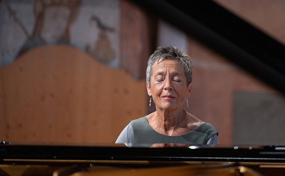 A elegância interior de Maria João Pires em Schubert, Debussy, Beethoven (© R Faux 2021)