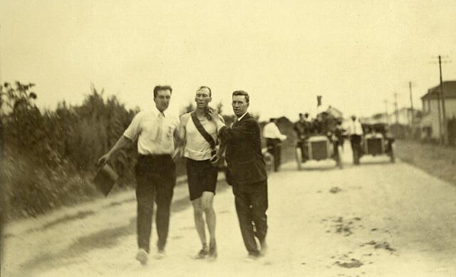 1904-og-mens-marathon-one-given-cocktails-with-rat