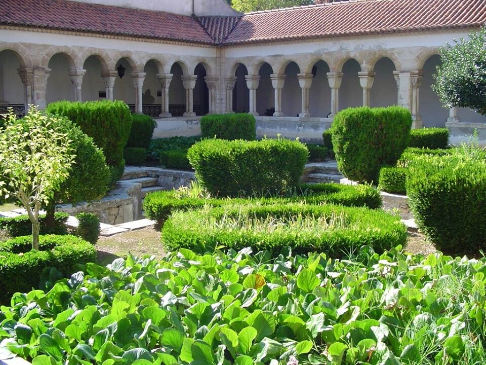 Claustro de Celas.jpg