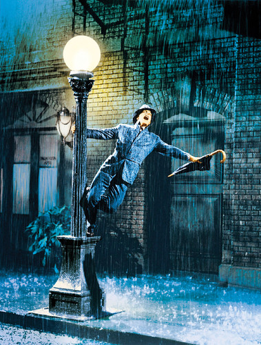 Gene_Kelly_lamppost.jpg Gene_Kelly_lamppost.jpg