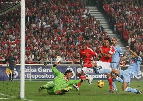 Benfica_2-0_Napoles.gif