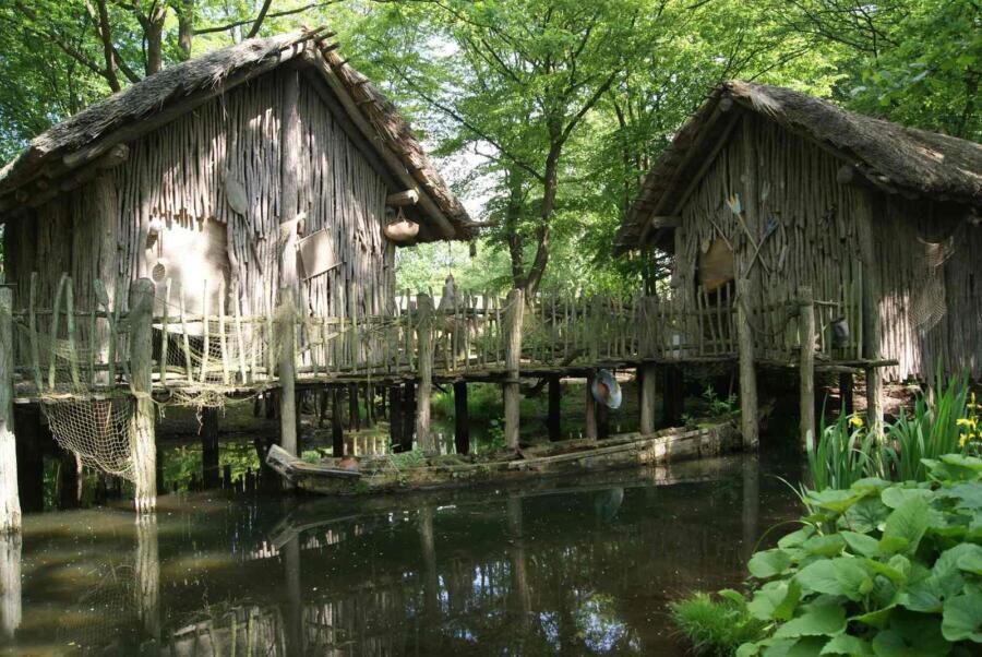 stilt-houses-347733_Easy-Resize.com_-900x602.jpg.o