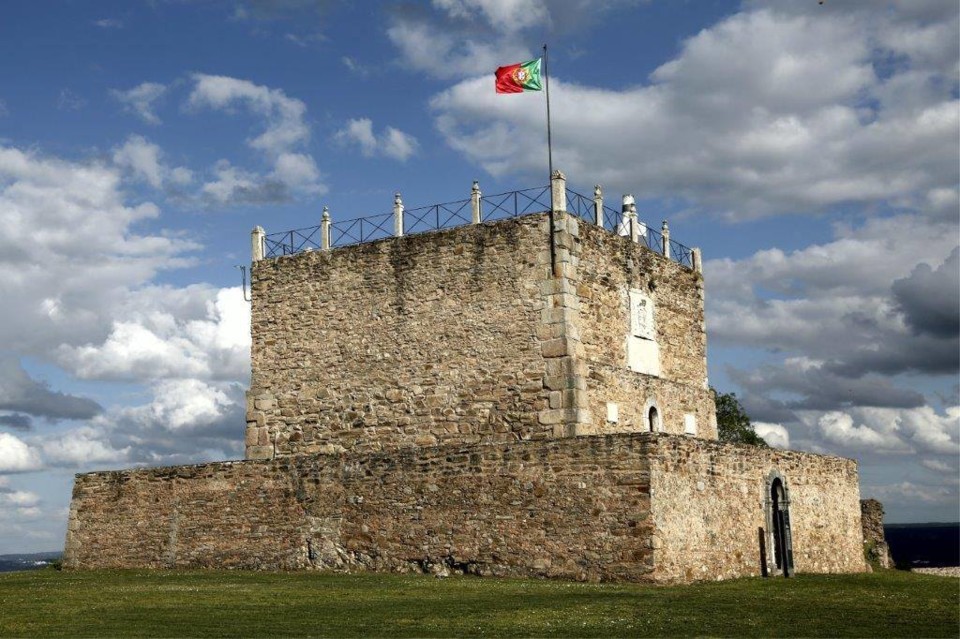 castelo-abrantes.jpg castelo-abrantes.jpg