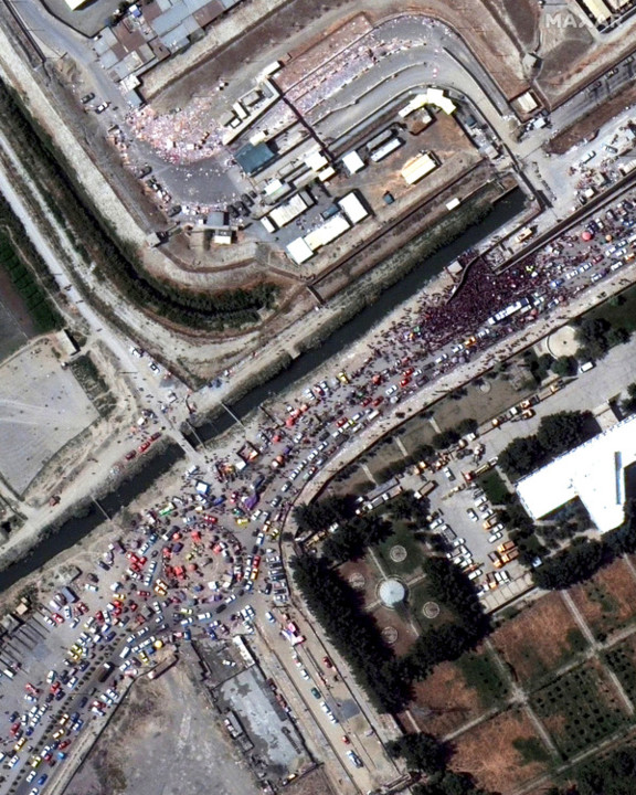 fuga do afeganistão.jpeg