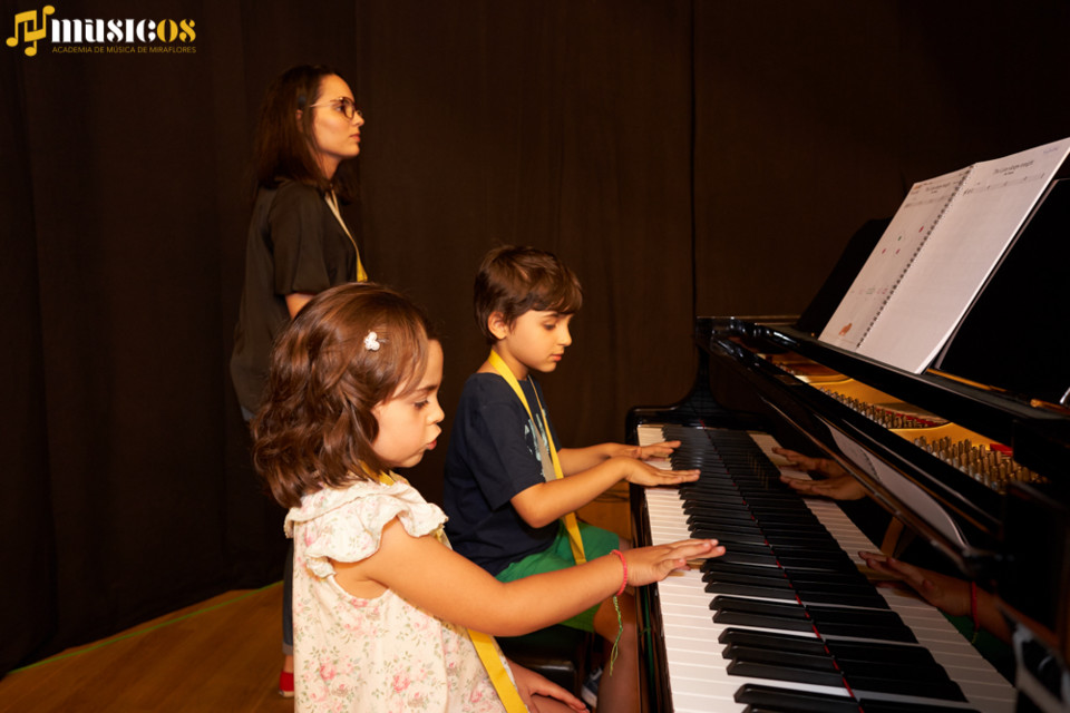 Os Músicos - Academia de Música de Miraflores 