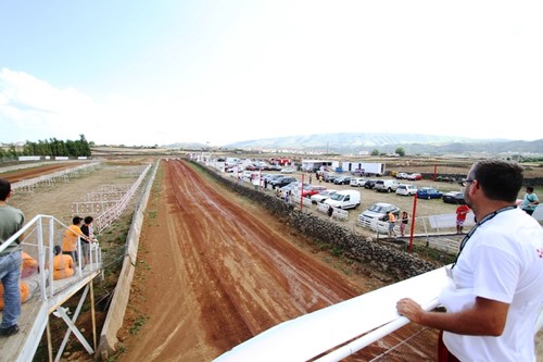 Olavo Esteves, mirando a sua obra...