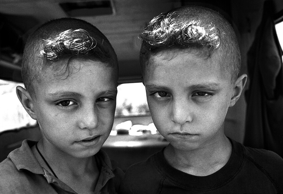 Gypsies (twins). Rome, Italy. 1999.jpg